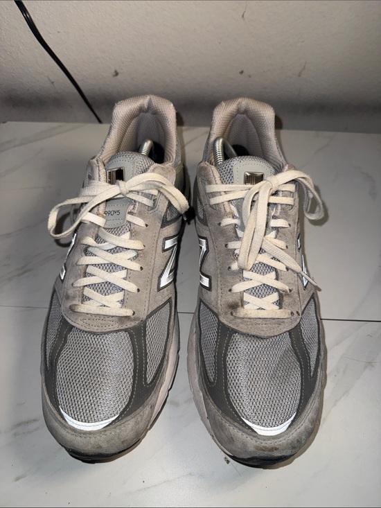 New Balance Gray Athletic Sneakers New Balance 990v5
Nimbus Cloud